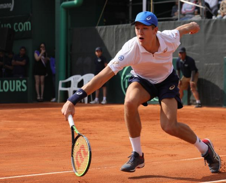 EL TENISTA MEXICANO GERARDO LÓPEZ VILLASEÑOR VENCE A GRANDES RAQUETAS