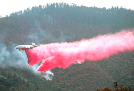 USAN AVIÓN LANZADOR DE AGUA PARA COMBATIR INCENDIO EN COAHUILA Y NL