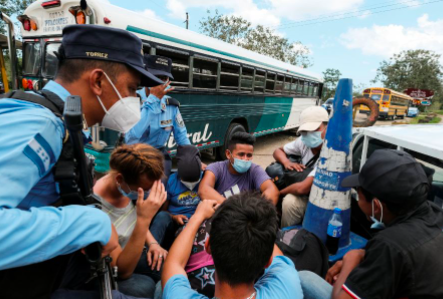 POLICÍA DE HONDURAS DISUELVE CARAVANA MIGRANTE CON DESTINO A EU