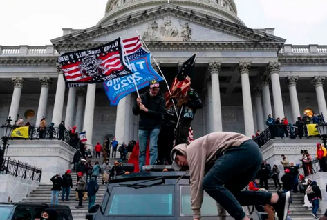 POLICÍAS DEL CAPITOLIO DEMANDAN A TRUMP POR DAÑOS Y PERJUICIOS