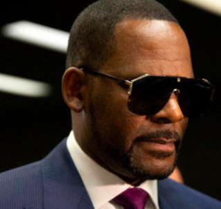 CON FINES SEXUALES, R. KELLY UTILIZÓ SU FAMA PARA CAPTAR A MENORES, ASEGURAN FISCALES