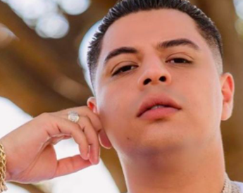 EDUIN CAZ, VOCALISTA DEL GRUPO FIRME, APARECE HOSPITALIZADO; SOSPECHAN COVID