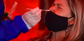 RÉCORD DE CONTAGIOS EN EL MUNDO POR VARIANTE ÓMICRON DE COVID-19
