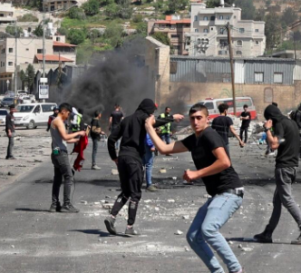 Enfrentamiento entre palestinos y policía deja al menos 152 heridos