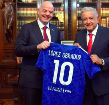 EL PRESIDENTE DE FIFA, GIANNI INFANTINO, VISITA A AMLO EN PALACIO NACIONAL