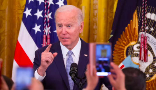 ADVIERTE JOE BIDEN QUE DEFENDERÁ EL DERECHO AL ABORTO EN EU