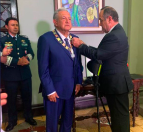 AMLO RECIBE CONDECORACIÓN DE LA ORDEN DEL QUETZAL EN GUATEMALA