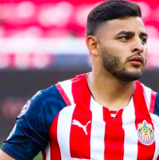 ALEXIS VEGA FIRMA CON CHIVAS HASTA 2024, PERO ACUERDA QUE LO TRANSFIERAN A EUROPA