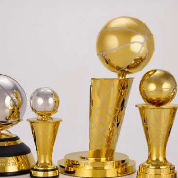 HONRAN AL ‘MAGIC’ JOHNSON Y LARRY BIRD; NBA RENUEVA SUS TROFEOS