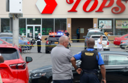 FBI INVESTIGA MUERTE DE 10 PERSONAS EN SUPERMERCADO DE BUFFALO COMO «CRIMEN DE ODIO»
