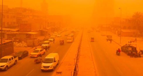 NUEVA TORMENTA DE ARENA EN IRAK DEJA MÁS DE 4 MIL HOSPITALIZADOS￼
