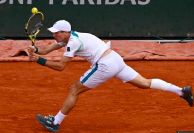 EL RUSO MEDVEDEV SE MUESTRA SÓLIDO EN ROLAND GARROS