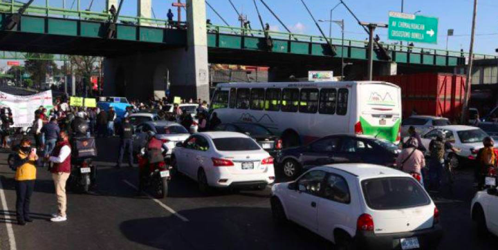 TRANSPORTISTAS COLAPSAN CDMX; EXIGEN ALZA DE 5 PESOS, PERO GOBIERNO LO RECHAZA