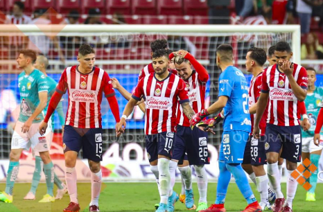 PREVIO A SU ENCUENTRO CONTRA LA JUVE, JUGADORES DE CHIVAS APUESTAN EN LAS VEGAS