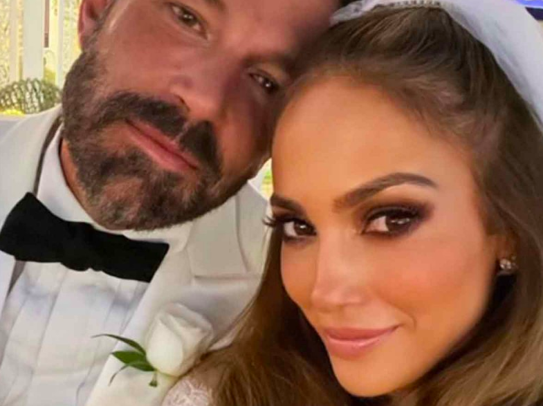 JLO SE CAMBIA EL APELLIDO TRAS SU BODA, AHORA ES JENNIFER AFFLECK￼