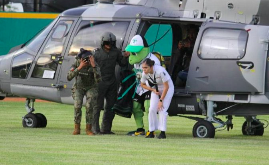 Justifica Marina el uso de su aeronave en evento deportivo, sobre pretexto que eso ayuda a acercarlos con la sociedad