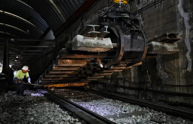Arranca colocación de vías en la L1 del Metro
