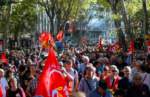 VAN A HUELGA NACIONAL EN FRANCIA POR MEJORAS SALARIALES￼