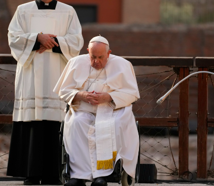 EL PAPA FRANCISCO LAMENTA AMENAZA DE RUSIA SOBRE ARMAS ATÓMICAS￼