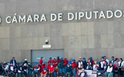MAESTROS BLOQUEAN CÁMARA DE DIPUTADOS; EXIGEN MÁS PRESUPUESTO A EDUCACIÓN MEDIA SUPERIOR