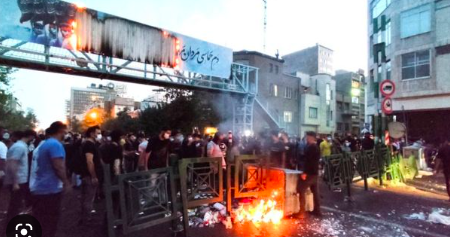 IRÁN CONDENA A MUERTE A UN MANIFESTANTE, PODRÍAN SER 20 MÁS