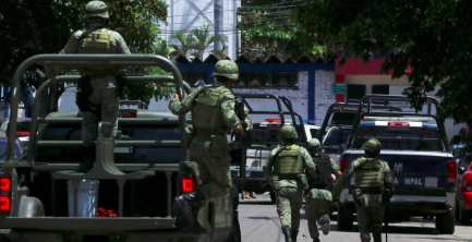 ENFRENTAMIENTOS ENTRE NARCOS Y MILITARES CAUSAN PÁNICO EN NUEVO LAREDO