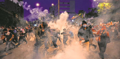 PROTESTAS CALLEJERAS EN PERÚ DEJAN DOS MUERTOS