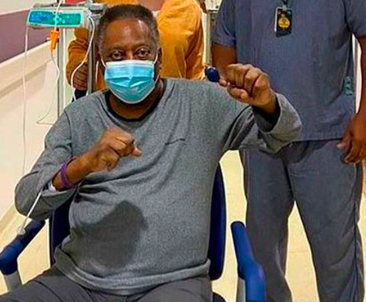 LA SALUD DE PELÉ MEJORA, PERO SEGUIRÁ HOSPITALIZADO