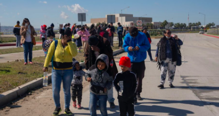 JOE BIDEN PLANEA SUSPENDER EXPULSIÓN EXPRÉS DE MIGRANTES