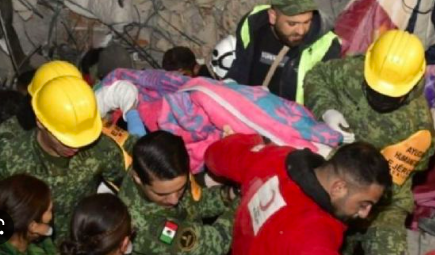 RESCATISTAS MEXICANOS RECUPERA EN TURQUÍA A UNA MUJER CON VIDA Y TRES CUERPOS