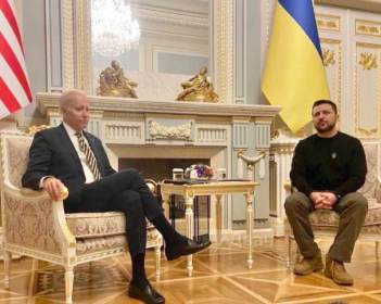 BIDEN REALIZA VISITA SORPRESA A UCRANIA Y PROMETE NUEVA ENTREGA DE ARMAS