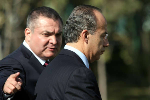 DECLARAN QUE CALDERÓN PACTÓ CON EL CÁRTEL DE SINALOA Y PROTEGIÓ A ‘EL CHAPO’; EL NIEGA LOS HECHOS