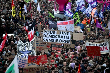 MILLONES PROTESTAN EN FRANCIA CONTRA PLAN DE REFORMA DE PENSIONES DE MACRON