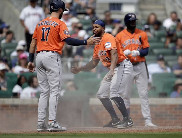 ASTROS DE HOUSTON HILAN CUARTA VICTORIA AL VENCER 5-2 A BRAVOS DE ATLANTA