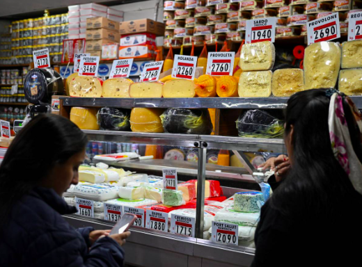 ARGENTINA SUFRE LA PEOR INFLACIÒN EN 30 AÑOS; EN ABRIL LLEGÒ A 108.8%