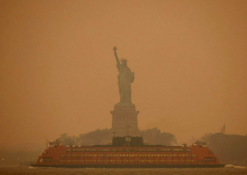 NUEVA YORK REGRESA AL USO DEL CUBREBOCAS POR HUMO DE LOS INCENDIOS EN CANADÁ