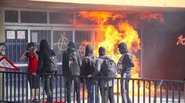 DENUNCIA LA UNAM A ENCAPUCHADOS QUE VANDALIZARON INMUEBLES