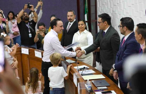 Recibe Manolo Jiménez constancia como gobernador electo de Coahuila