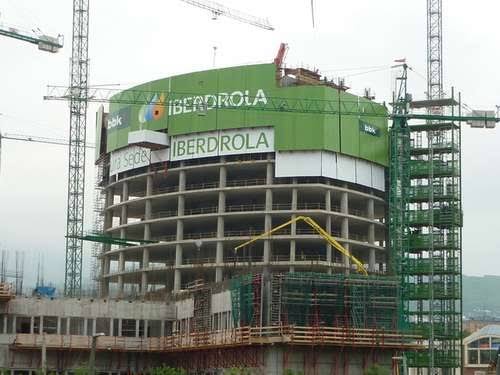 HACIENDA HACE OFICIAL COMPRA-VENTA DE 13 PLANTAS DE IBERDROLA