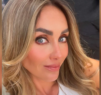 LA CANTANTE ANAHÍ AÚN NO RECUPERA LA AUDICIÓN TRAS ACCIDENTE EN EL OÍDO