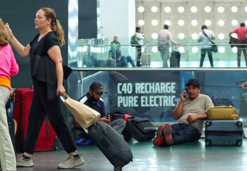 LEGISLAN PARA REGULAR LA SOBREVENTA DE BOLETOS DE AEROLÍNEAS