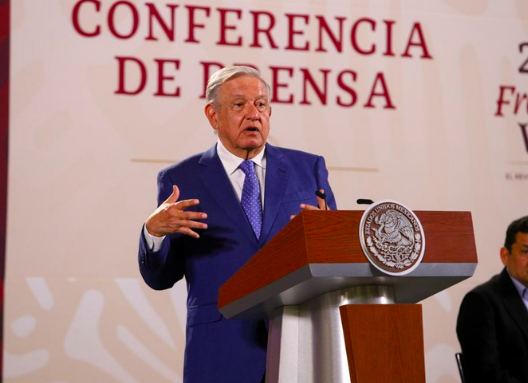 CUMPLIRÉ «BAJO PROTESTA» ORDENAMIENTO DEL INE CONTRA COMENTARIOS HACIA ASPIRANTES: AMLO