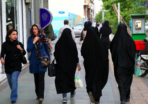PREOCUPA A EU QUE IRÁN RETOME MEDIDAS PARA IMPONER EL HIYAB A MUJERES