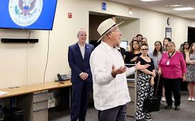 BOYAS COLOCADAS EN TEXAS, UNA OFENSA PARA MÉXICO: KEN SALAZAR