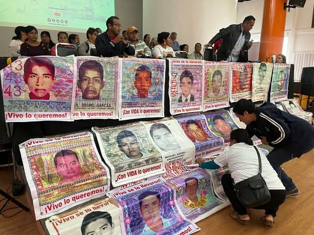 PADRES DE LOS 43 SOLICITAN REUNIÓN URGENTE CON AMLO; ADVIERTEN QUE NO HABRÀ IMPUNIDAD EN CASO AYOTZINAPA