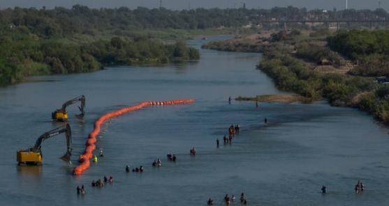 IDENTIFICAN UNO DE LOS CUERPOS HALLADOS EN EL RÍO BRAVO; PODRÍAN RESPONSABILIZAR AL GOBERNADOR DE TEXAS