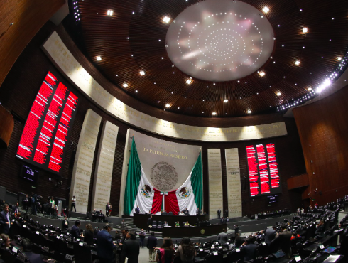 COMISIÓN DE PROTECCIÓN CIVIL GUARDA MINUTO DE SILENCIO POR VÍCTIMAS DEL HURACÁN OTIS EN GUERRERO