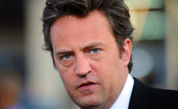 FALLECE EN SU BAÑERA DE HIDROMASAJE MATTHEW PERRY; SOSPECHAN SOBREDOSIS DE FÀRMACOS