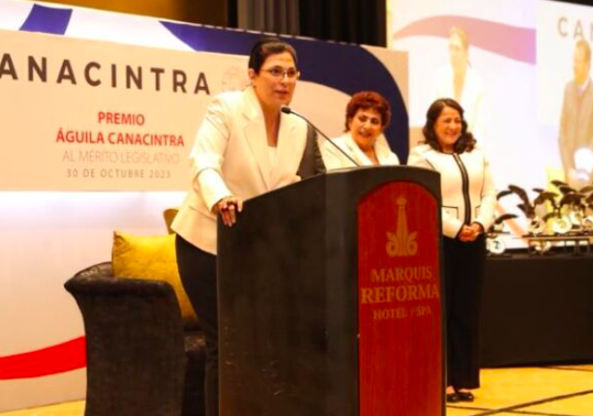 LA DIPUTADA MARCELA GUERRA ENTREGA RECONOCIMIENTO A LA GANADORA DEL PREMIO NOBEL DE FÍSICA 2018, DONNA STRICKLAND