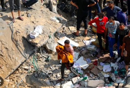 BOMBARDEO ISRAELÍ CERCA DE ESCUELA DE LA ONU DEJA 27 MUERTOS